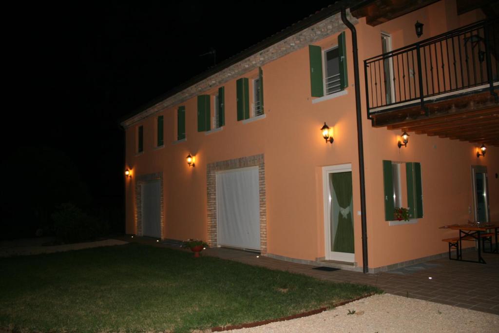 a house at night with a table in front of it at Boschetto di Campagna in Castagnole