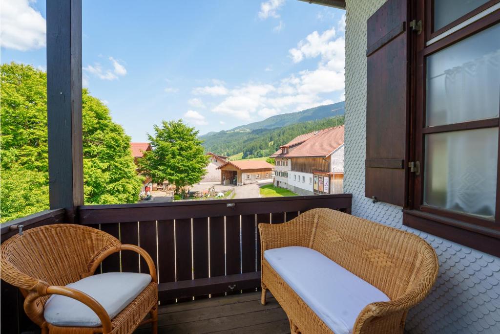 Direkt am Wanderweg, Ferienwohnung im Allgäu nahe Oberstaufen - Apartamento Con Balcón