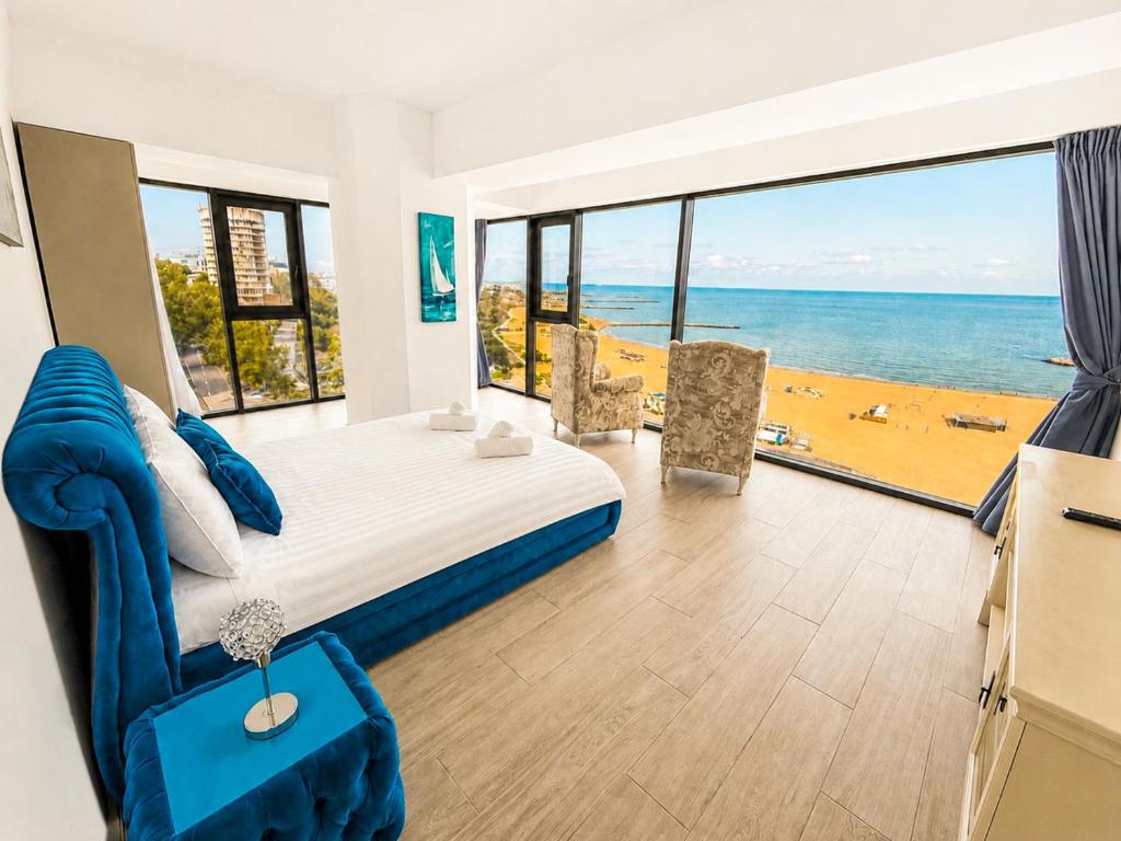 a bedroom with a bed and a view of the ocean at Maritimo ApartHotel in Constanţa