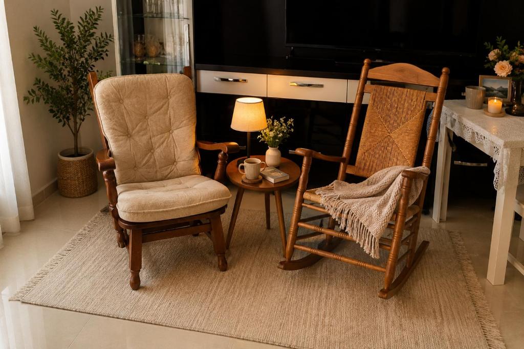 a living room with two chairs and a table at Villa Nathanael in Pogradec