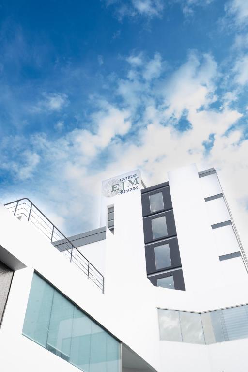 a white building with a sky in the background at Hotel EJM PREMIUM in Irapuato