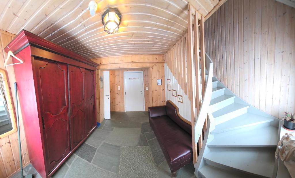 a small hallway with a staircase and a stair case at Lauvåsen Rooms Langleiken in Sør-Fron