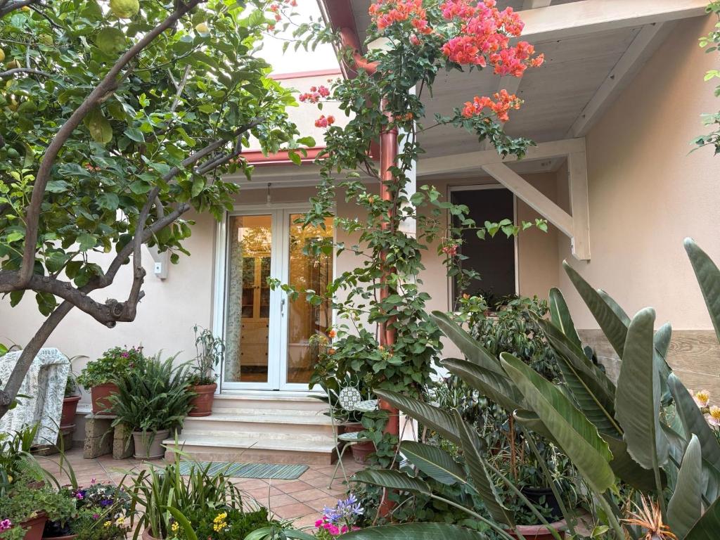 a house with flowers on the front porch at Domu de Ziu Peppino in Sìnnai