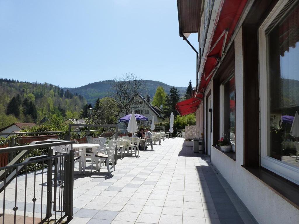 Nespecifikovaný výhled na hory nebo výhled na hory při pohledu z hotelu