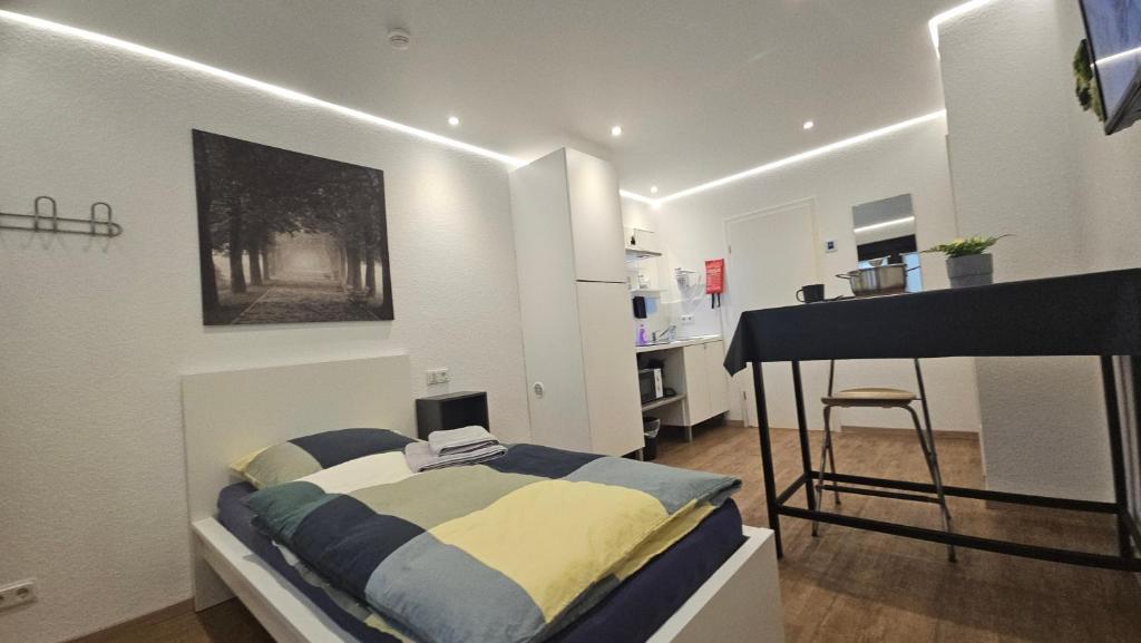 a bedroom with a bed and a desk in it at Ferienzimmer Saarlouis in Saarlouis