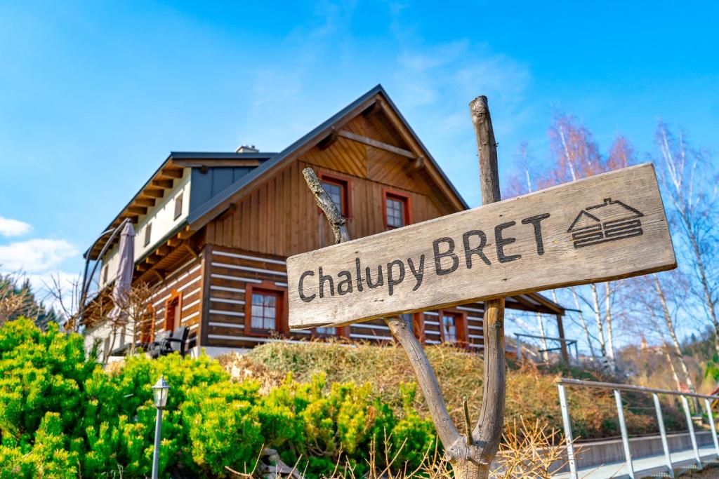 a sign in front of a log house at Chalupy Bret v Krkonoších- prostorná chalupa se 3 apartmány, se saunou nebo vířivkou in Žacléř