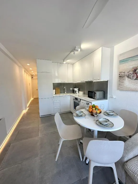 La Roca Seafront Apartment Sea View and Private Parking