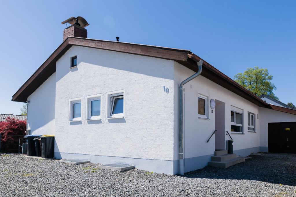 a white building with a roof at 21 Pure relaxation Apartment in Memmingerberg