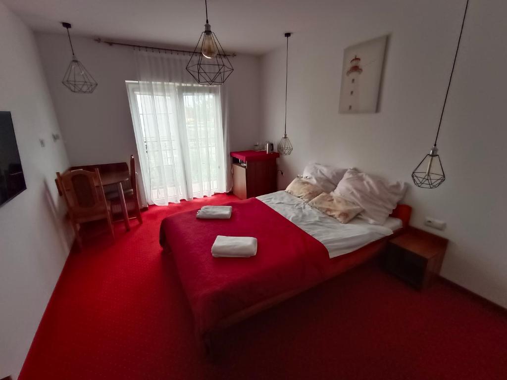 a bedroom with a bed with two towels on it at Moka in Grzybowo