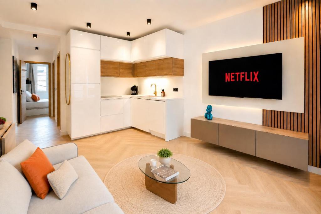 MONACO - MENTON - FULL CLIM - 6 PERSONS - 2 BEDROOMS - FULL RENOVATED - HYPERCENTER - BEACH AND SUn