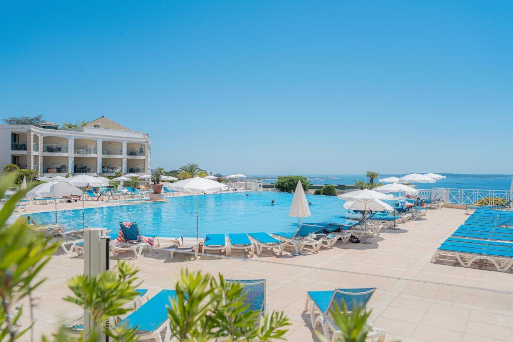 Stunning Sea View Apartment - Pool, Beach & AC