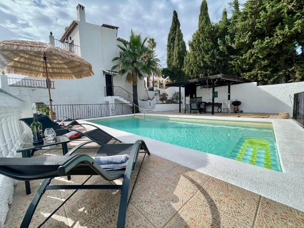 Villa con jardin y piscina privada zona Burriana