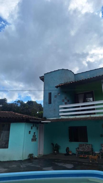 a blue and white house with a yard at Sítio do piu in Lombas