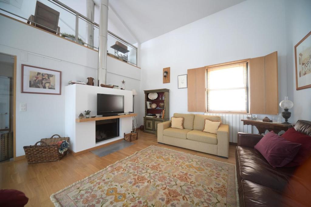 Spacious Lisbon Villa - Free Parking - Near Metro