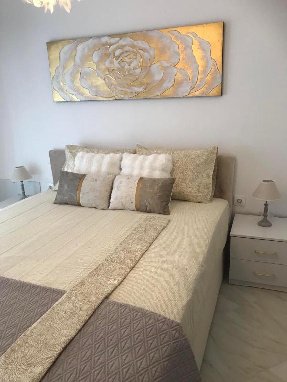 Archon Jacuzzi Luxury Apartment - 3 BDR, Stylish Jacuzzi, Chic and Relaxing, 13 km from Airport