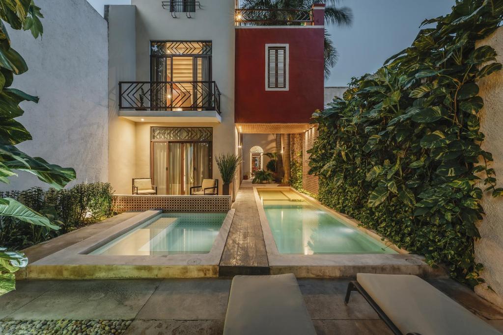 a house with a swimming pool in the yard at Casa Zafiro Hotel - Adults Only, Mérida in Mérida