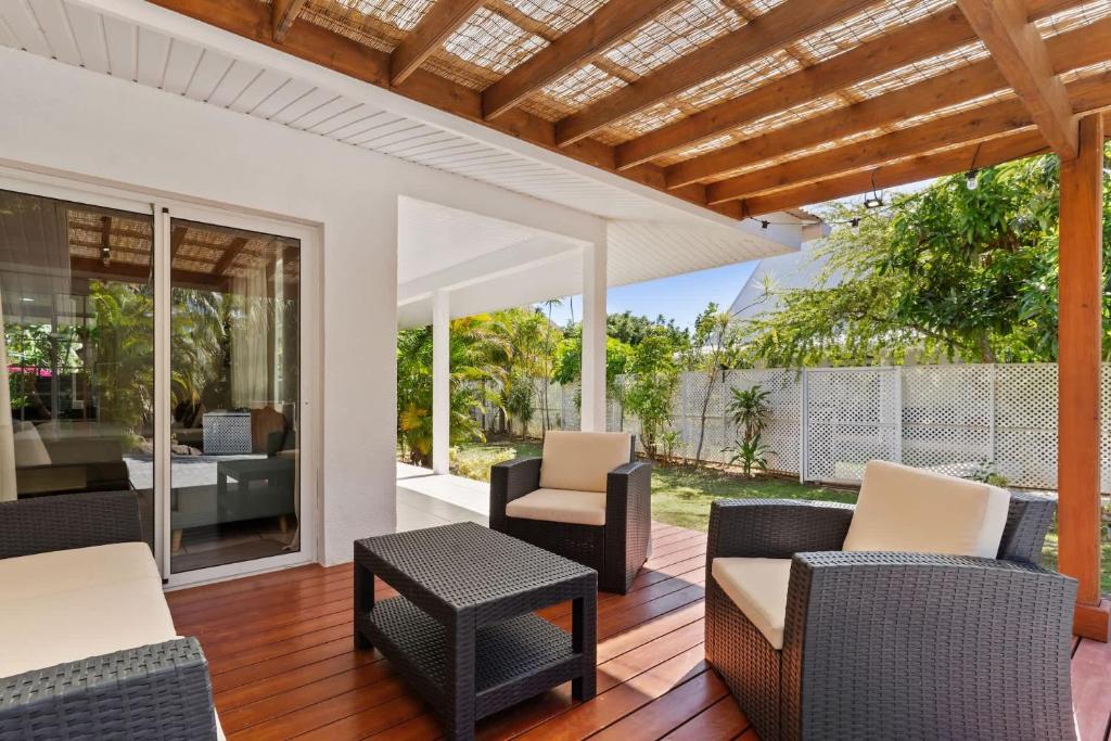 2BR Moorea Retreat with Private Canal & BBQ - photo 4 - Moorea, Polynésie