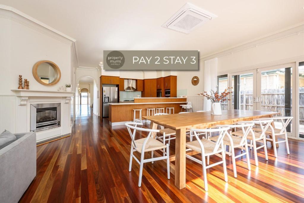 a kitchen and dining room with a table and chairs at Maori in Rye walk to the beach and shops in minutes in Rye