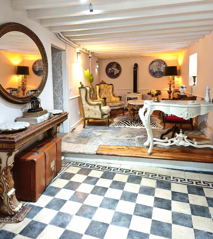 a living room with a table and a mirror at Villa Luxa in Sintra