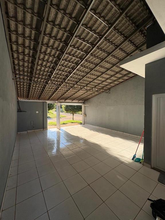 an empty room with a ceiling and a tile floor at Casa próx senai e quartel in Três Lagoas