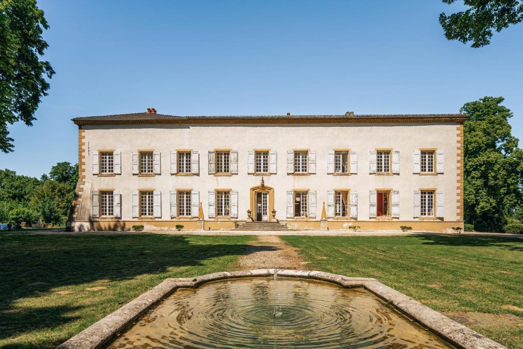 a large building with a pond in front of it at Château de La Sizeranne - Beausemblant in Beausemblant