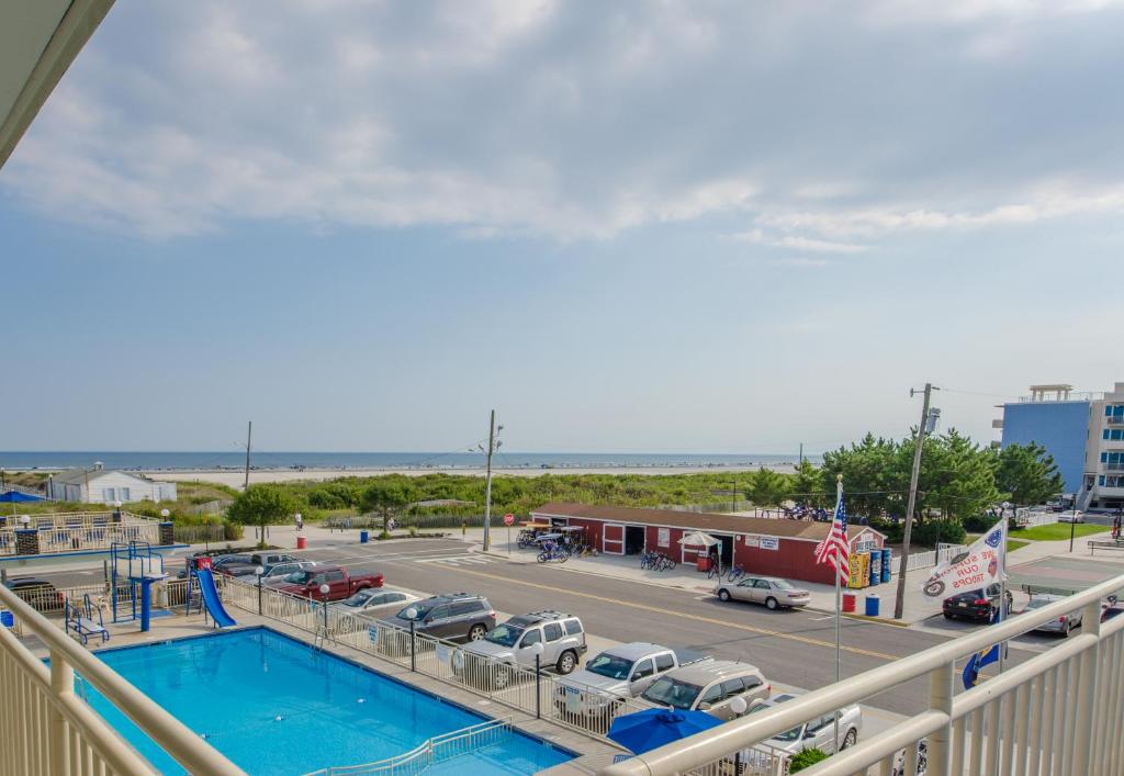 Bazén v ubytování Attache Motel nebo v jeho okolí