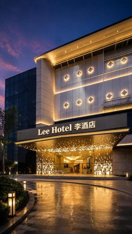 a large building with a ice hotel at night at lee hotel lat phrao in Bangkok