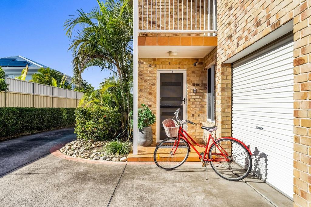 a red bike parked in front of a house at 5-41 Park Street in Evans Head