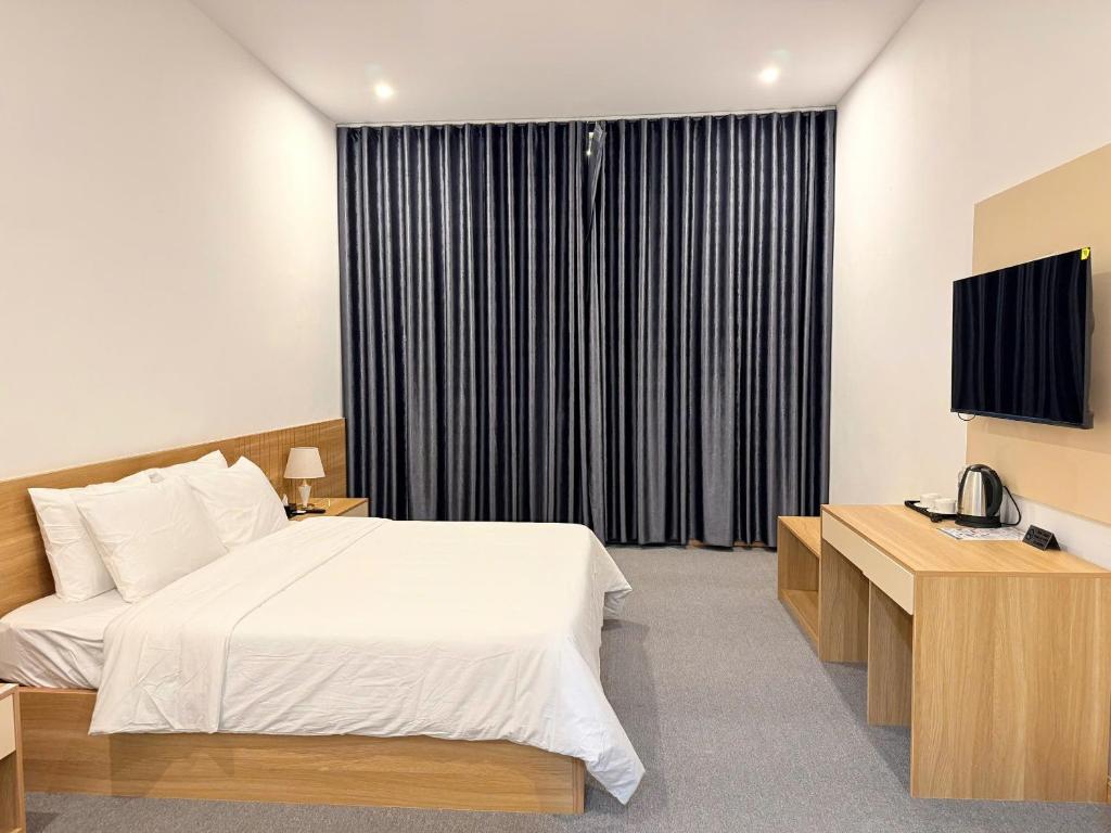 a hotel room with a bed and a television at Minh Hai Hotel Lao Bao in Lao Bao