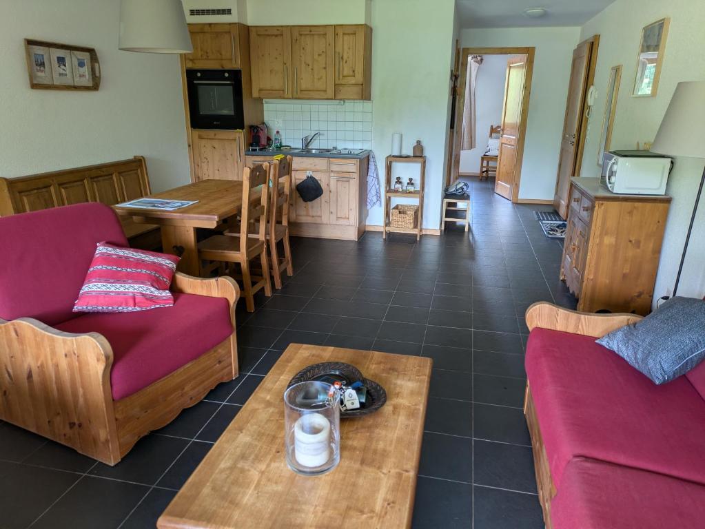 a living room with two couches and a table at Pointe de l'Au in Val-d'Illiez
