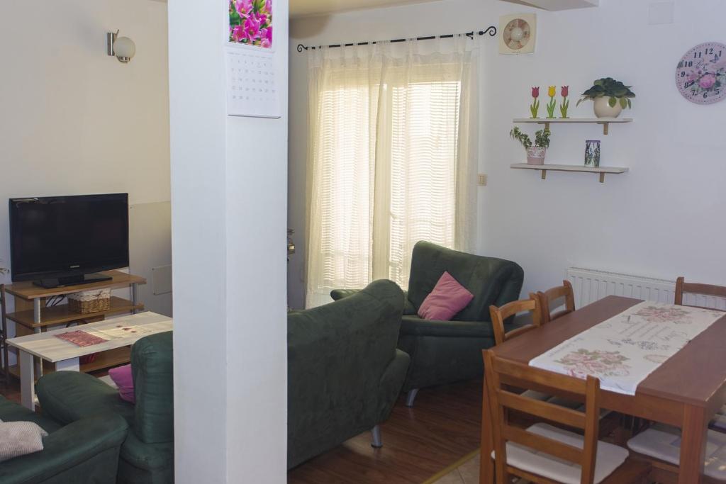 Televízia a/alebo spoločenská miestnosť v ubytovaní Gospodar Apartments