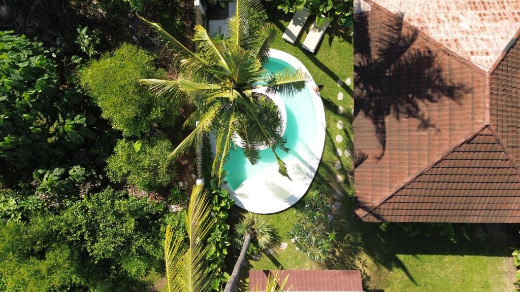 an overhead view of a swimming pool next to a house at La Calma Villa in Gili Islands