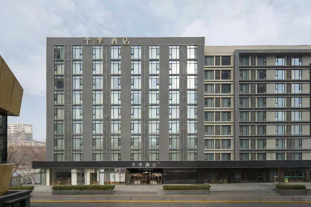 a large building with a sign on top of it at JI Hotel Beijing Changyang Subway Station in Fangshan