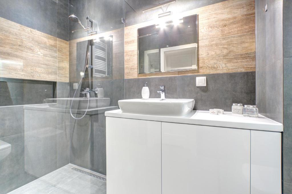 Kúpeľňa v ubytovaní Apartments Brabank Old Town & by Noclegi Renters