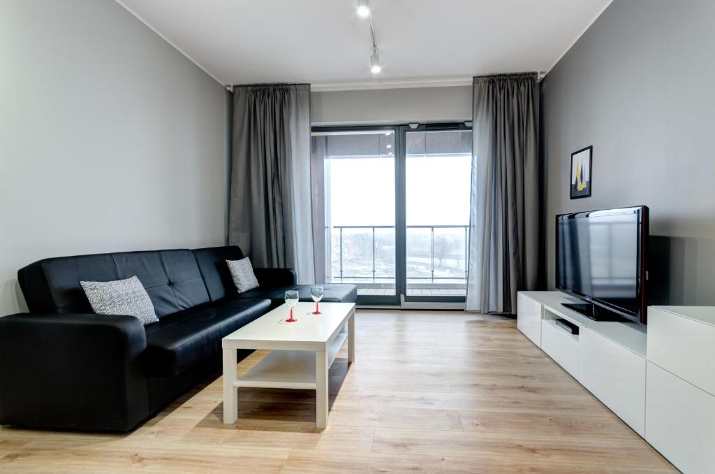 Televízia a/alebo spoločenská miestnosť v ubytovaní Apartments Brabank Old Town & by Noclegi Renters