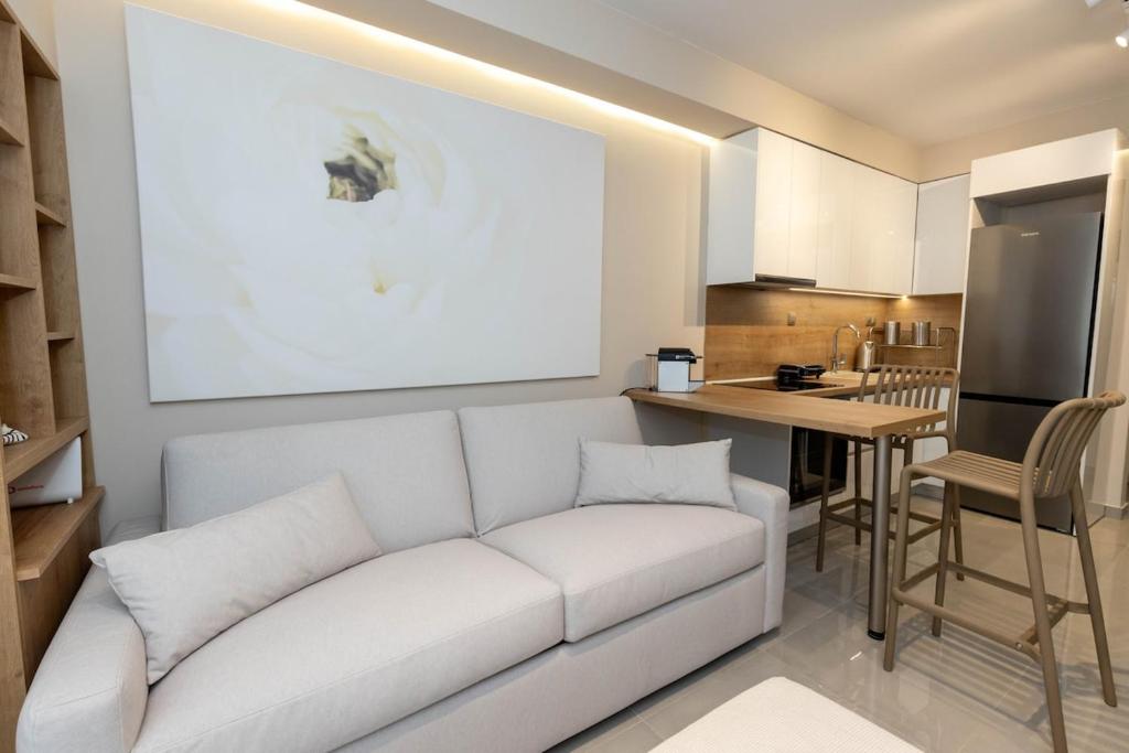 White Paeonia, Thessaloniki Center