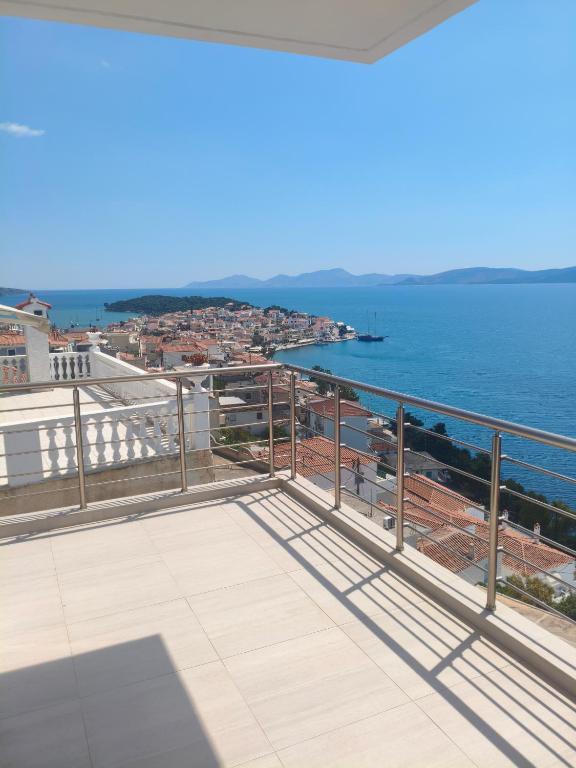 a balcony with a view of the ocean at Oikonomou Villas 2 in Ermioni