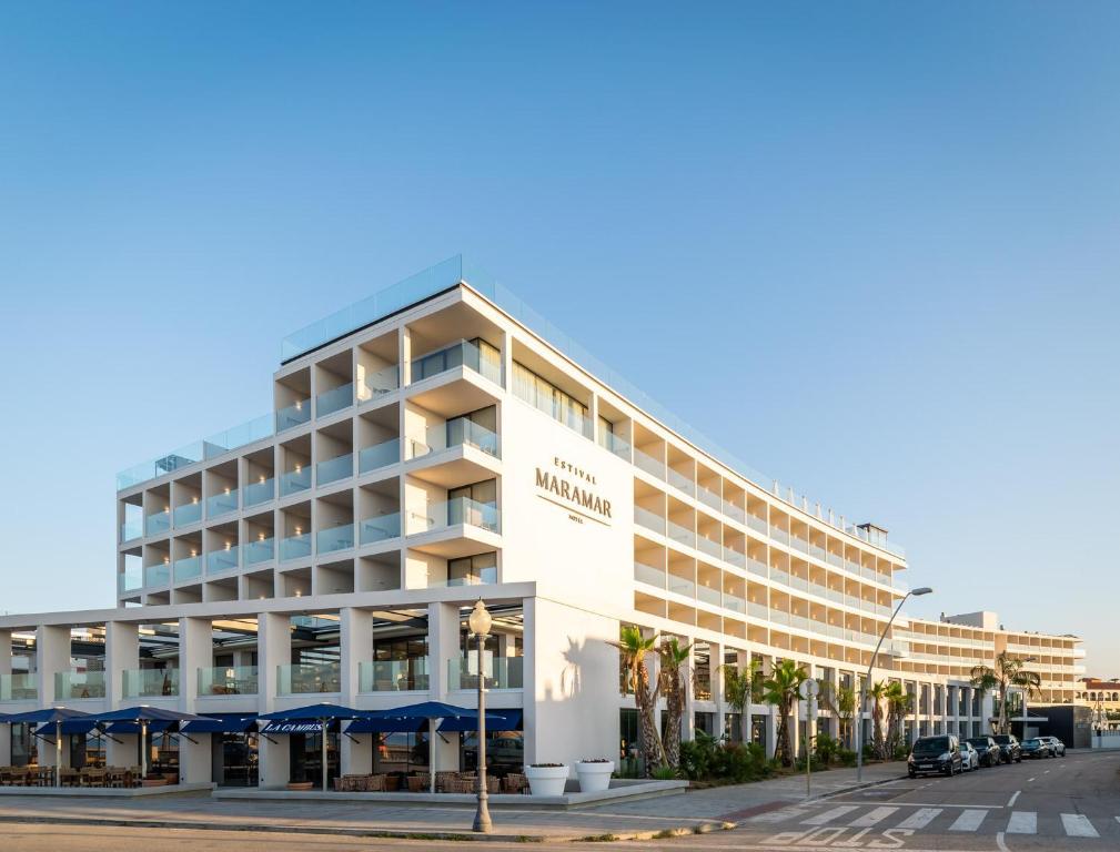 a rendering of the front of the hotel at Estival Maramar in Comarruga