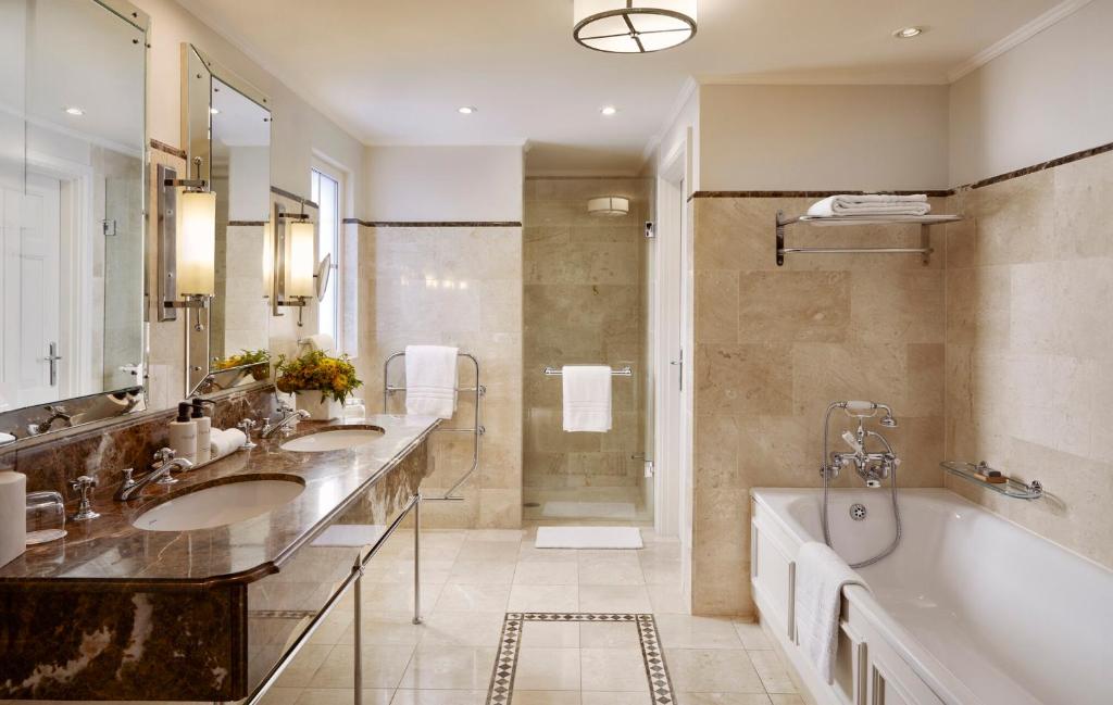 One-Bedroom King Suite