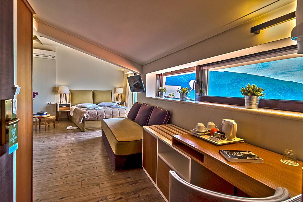 Fedriades Delphi Hotel tesisinde bir oturma alanı