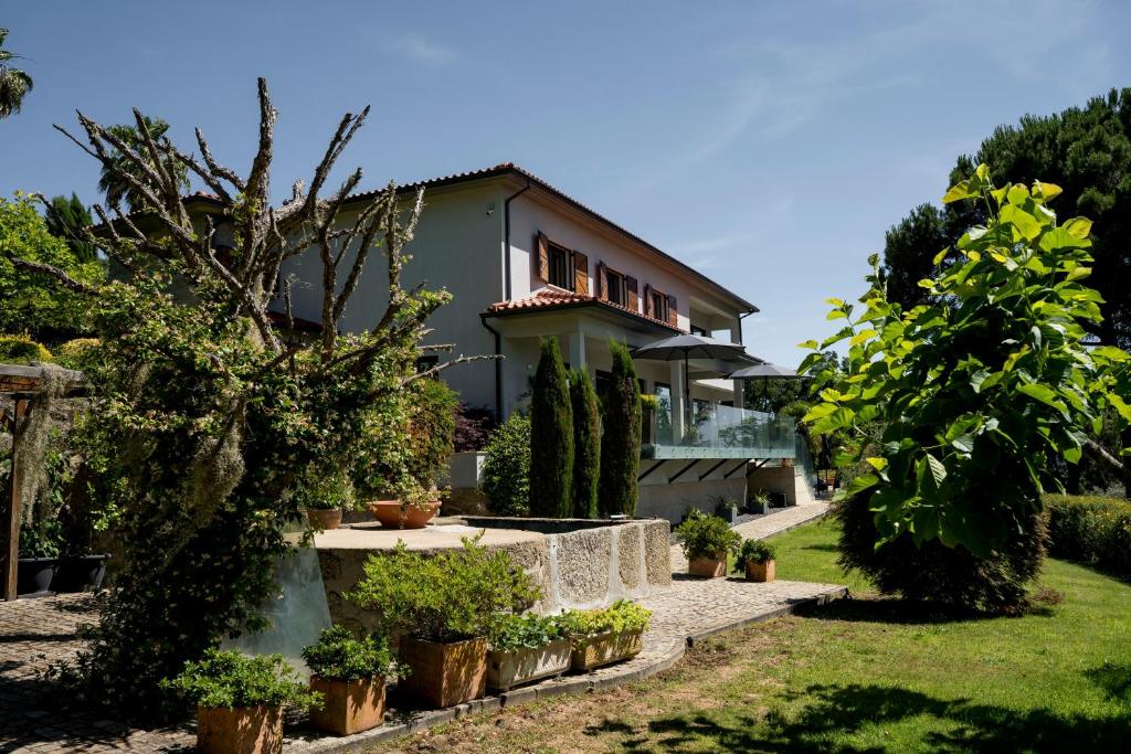a house with a garden in front of it at Quinta Tapada do Vale in Vila Meã
