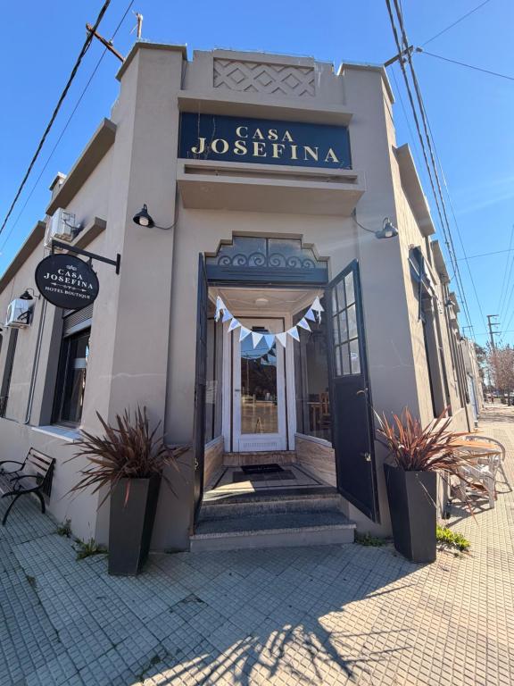 a building with a sign that reads gay jossimma at Casa Josefina Hotel Boutique in Olavarría