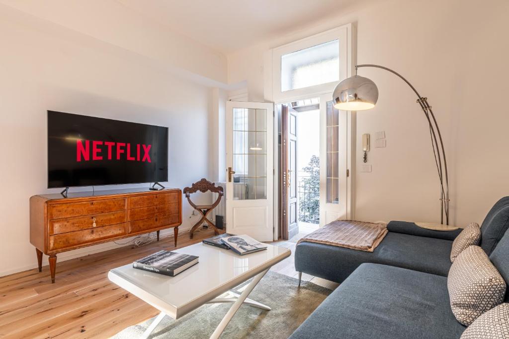 Elegant, Modern & Luxury apt with All Comforts