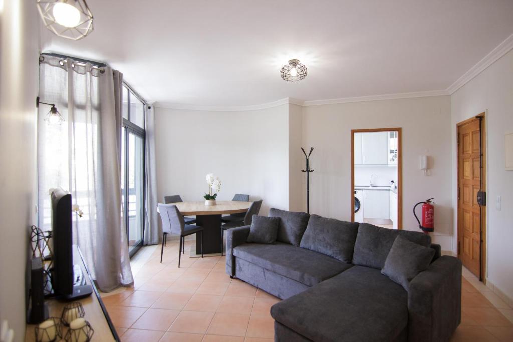 Modern 3- Bedroom Retreat in Faro’s City Center