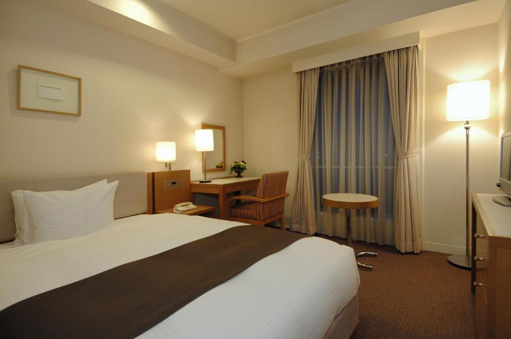 Postel nebo postele na pokoji v ubytování Rembrandt Hotel Atsugi