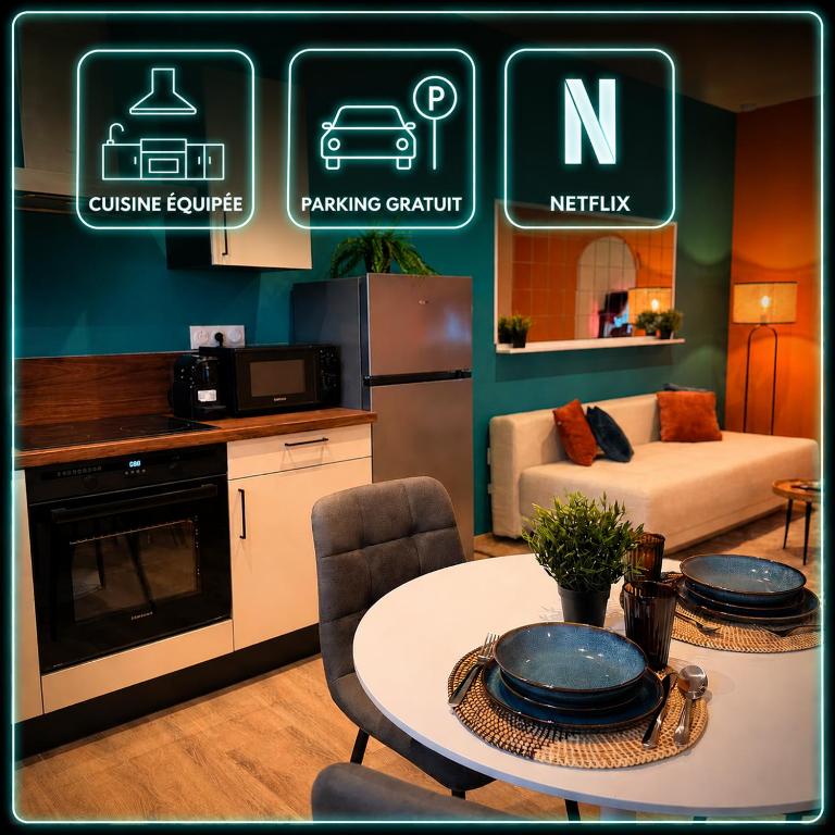 a room with a kitchen and a table with plates on it at Cocon Terracotta - Netflix et Parking in Scheibenhard