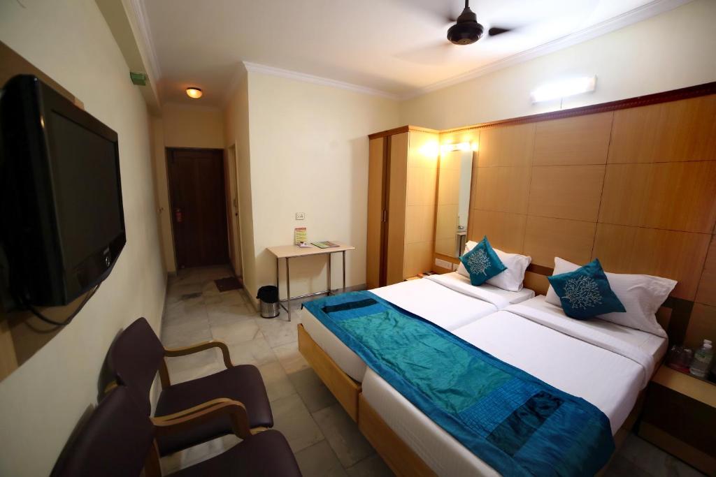 Postel nebo postele na pokoji v ubytování Nayagara Hotel