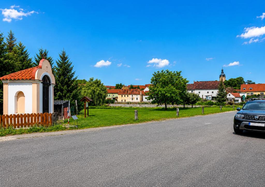 a car parked on the side of a road at Chaloupka v srdci památkové zóny in Putím