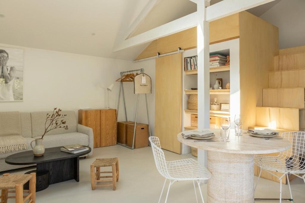 a living room with a table and chairs at Studio avec jardin à 2 min à pied de la plage du Moulleau in La Teste-de-Buch