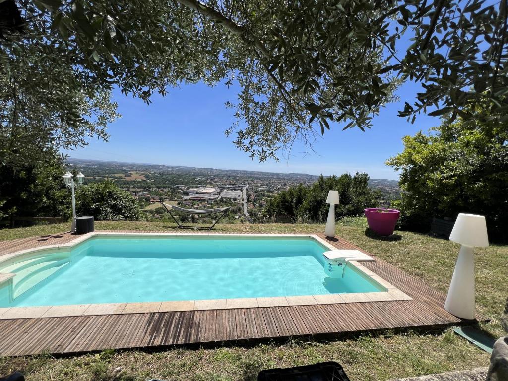 a swimming pool in the yard of a house at Maison avec piscine et vue panoramique in Albi